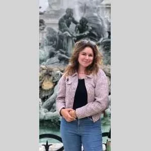 Laurianne, babysitter à Parentis en Born