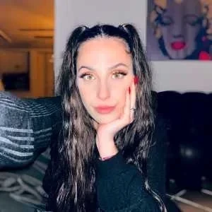 Claire, babysitter à Cerny