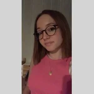 Eva, babysitter à Langoat