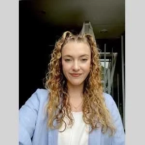 Lison, babysitter à Lardy