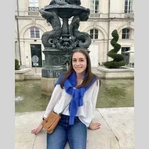 Charlotte , babysitter à Marly