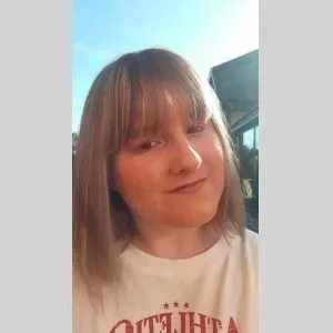 Laura, babysitter à Wimille