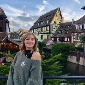 Julia, babysitter à Besancon