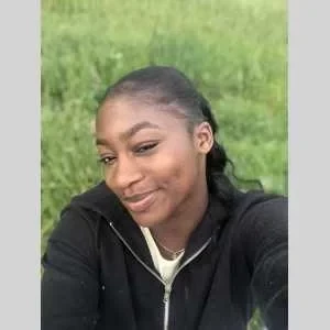 Noemy , babysitter à Irigny