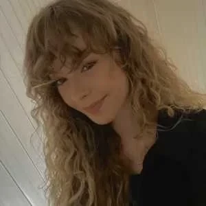 Jenna, babysitter à Corre