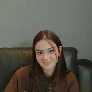 Léna, babysitter à Tours