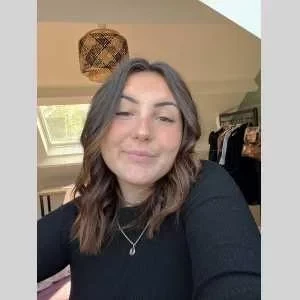 Laura , babysitter à Saint Germain sur Morin