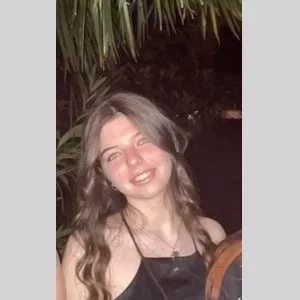 Laura, babysitter à Albigny sur Saone