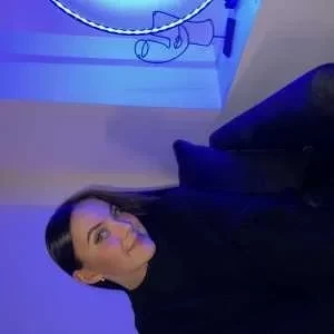 Lisa, babysitter à Beville le Comte