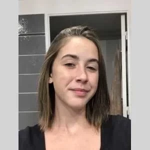 Selena, babysitter à Frejus