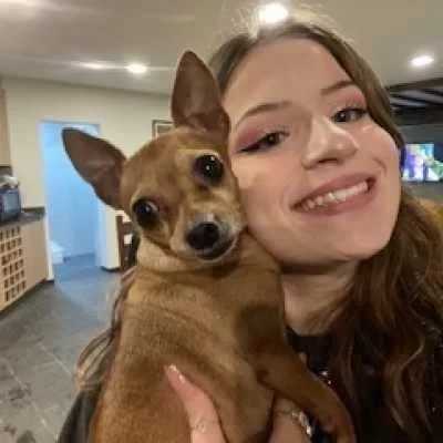 Ana , babysitter à Aveize