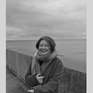 Suzile, babysitter à Le Tronquay