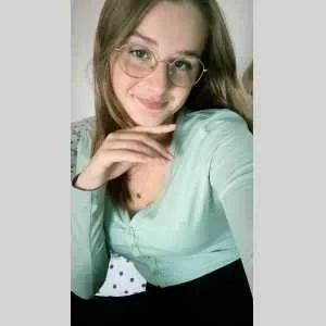 Zoe, babysitter à Villeneuve en Perseigne