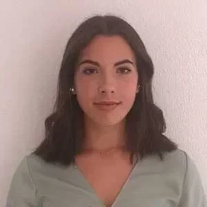 Tina , babysitter à La Trinite