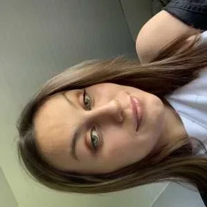 Juliette, babysitter à Hinges