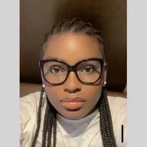 Venisa , babysitter à Gonesse