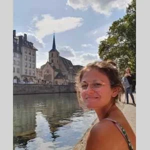Julia, babysitter à Bordeaux