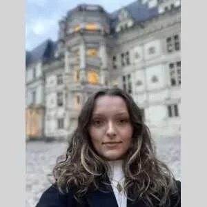 Léonore, babysitter à Tours