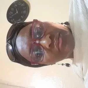 Barira , babysitter à Paris