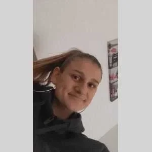 Krystal, babysitter à Le Gue d Allere