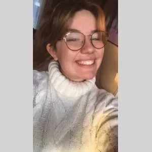 Morgane, babysitter à Barry d Islemade