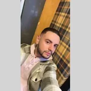 Esteban , babysitter à Niort