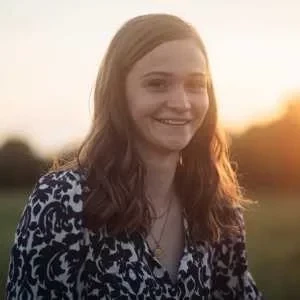 Louise, babysitter à Montreverd