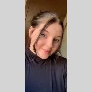 Coralyne , babysitter à Grand Rullecourt