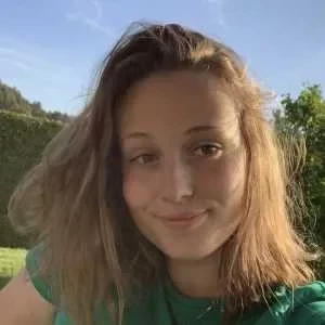 Léna, babysitter à Dijon