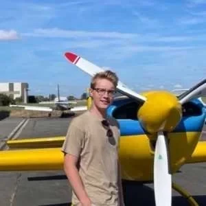 Sacha, babysitter à Curgies