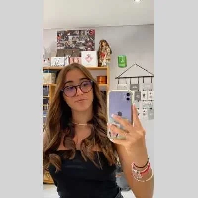 Karen , babysitter à Bages