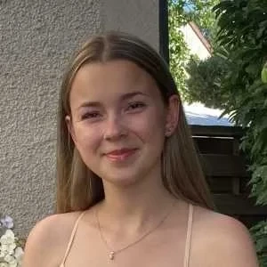 Clara , babysitter à Hanches