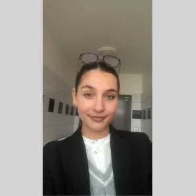 Jade, babysitter à Vichy