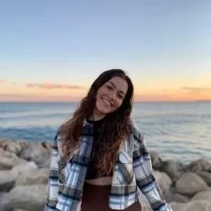 Carla , babysitter à La Roquette sur Siagne