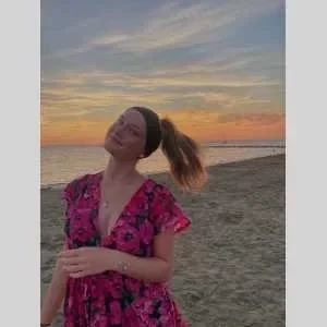 Lea , babysitter à Vieux Conde