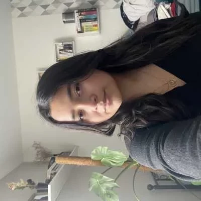 Aélia , babysitter à Naintre