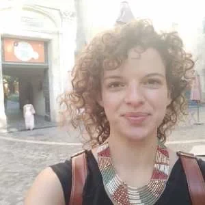 Inès, babysitter à Saignon