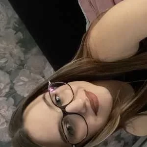 Nina, babysitter à Hery