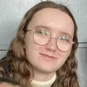 Justine , babysitter à Moulins sur Orne