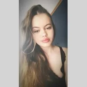 Angelique , babysitter à Villeneuve Loubet