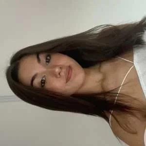 Nola, babysitter à Donges