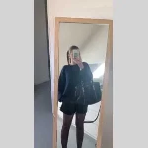 Maylin, babysitter à Veigne