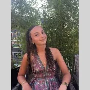 Laly, babysitter à Sainte Neomaye