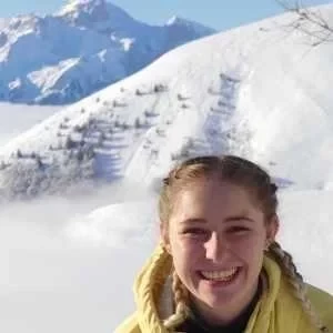 Laure , babysitter à Epargnes