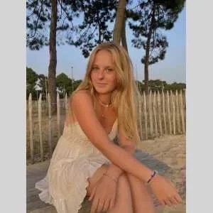 Eva, babysitter à Saint Jean d Illac