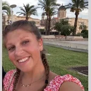 Anaëlle, babysitter à Saint Jean Bonnefonds