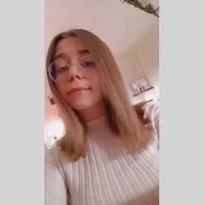 Coralie , babysitter à Vaux Andigny