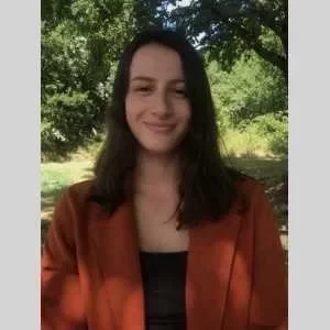 Inès, babysitter à Vincennes