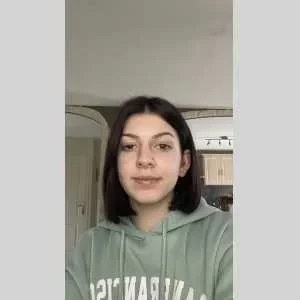 Louane, babysitter à Foreste