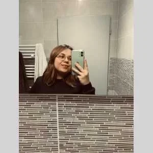 Laura , babysitter à Saint Jean d Angely